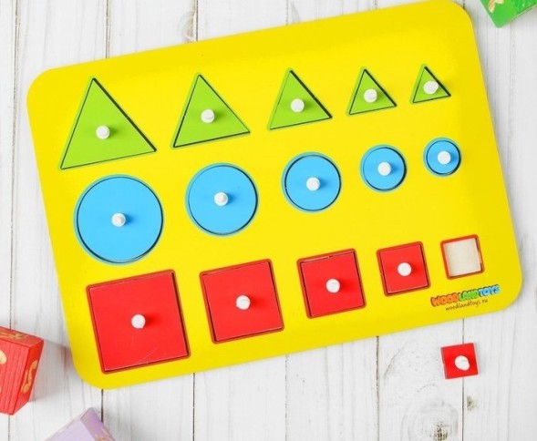 Рамка-вкладыш М. Монтессори «Больше-меньше»