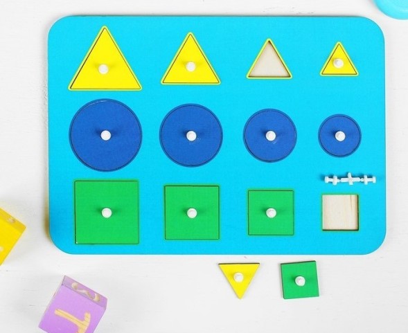 Рамка-вкладыш М. Монтессори «Больше-меньше»