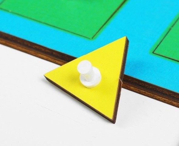 Рамка-вкладыш М. Монтессори «Больше-меньше»