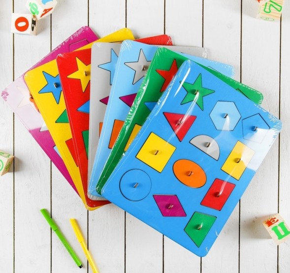 Рамки-вкладыши М.Монтессори «Геометрия», цвет микс