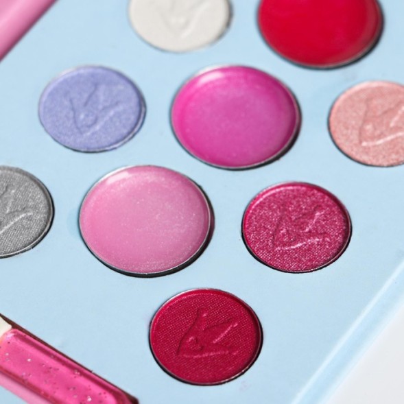 Набор косметики для девочки «Волшебной девочке» тени 10 цв по 1,3 гр, блеск 4 цв по 0,8 гр