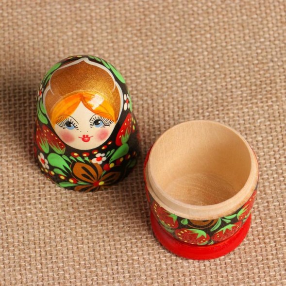 Матрёшка &quot;Хохломская&quot; Катя ягоды, 12-13 см, ручная роспись. Уценка: одна матрешка с трещиной