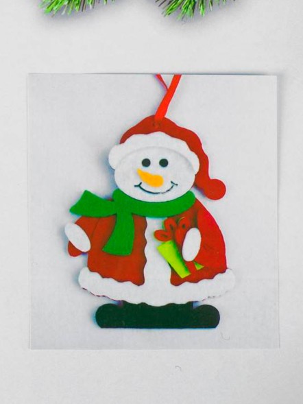 Набор для творчества - создай ёлочное украшение из фетра «Снеговик с подарком»