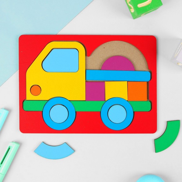 Головоломка «Грузовичок», крашеное дерево. Лесная мастерская