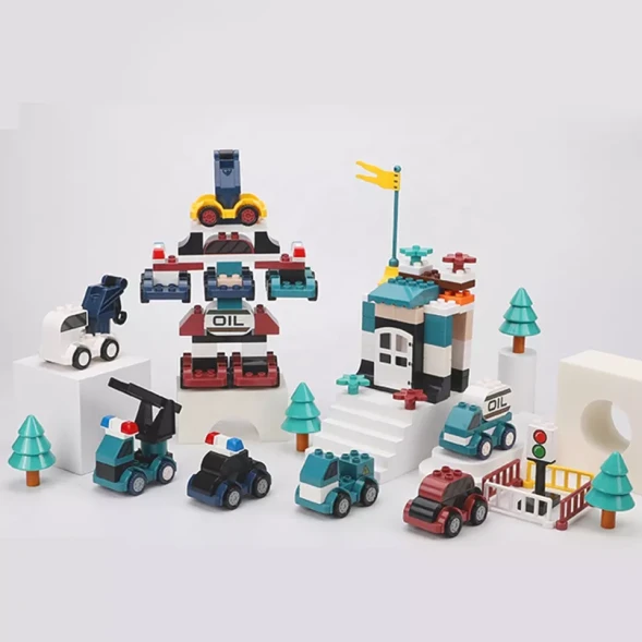 Развивающий конструкторы с шариками и горками Робот, 140 крупных деталей. Нижняя платформа в набор не входит