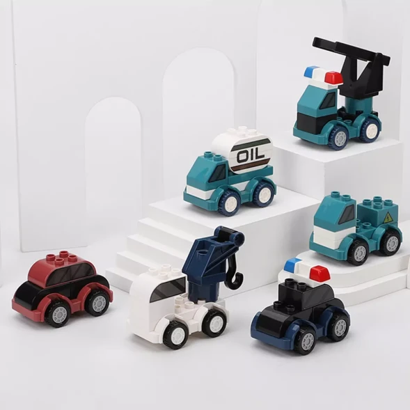 Развивающий конструкторы с шариками и горками Робот, 140 крупных деталей. Нижняя платформа в набор не входит