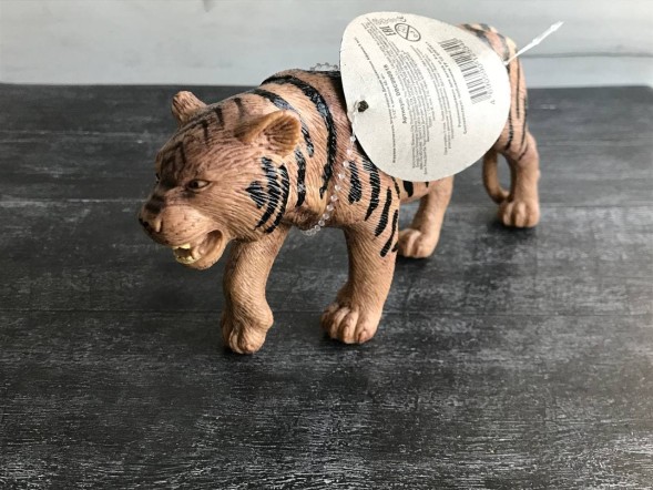 Игрушка "Дикие животные Африки" на выбор. Длина фигурок: 20-22 см. Высота: 8-12 см. - Тигр