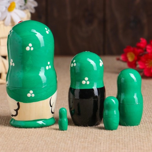 Матрёшка Божья коровка, зелёное платье, 5 кукольная, 10-12 см