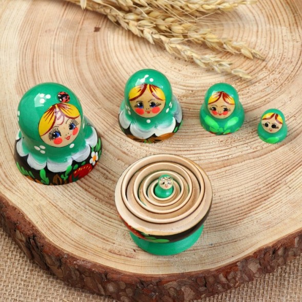Матрёшка Божья коровка, зелёное платье, 5 кукольная, 10-12 см