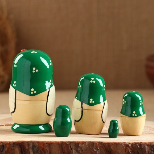 Матрёшка Божья коровка, зелёное платье, 5 кукольная, 10-12 см