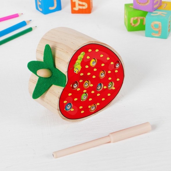 Магнитная игра "Поймай червячка", Клубника