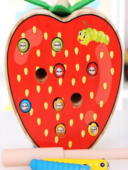 Магнитная игра "Поймай червячка", Клубника