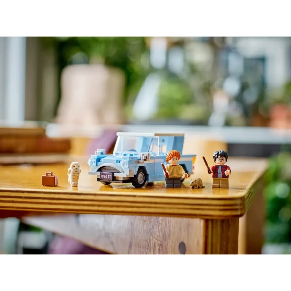 Конструктор LEGO Harry Potter Летающий Форд Англия 165 дет.? 76424