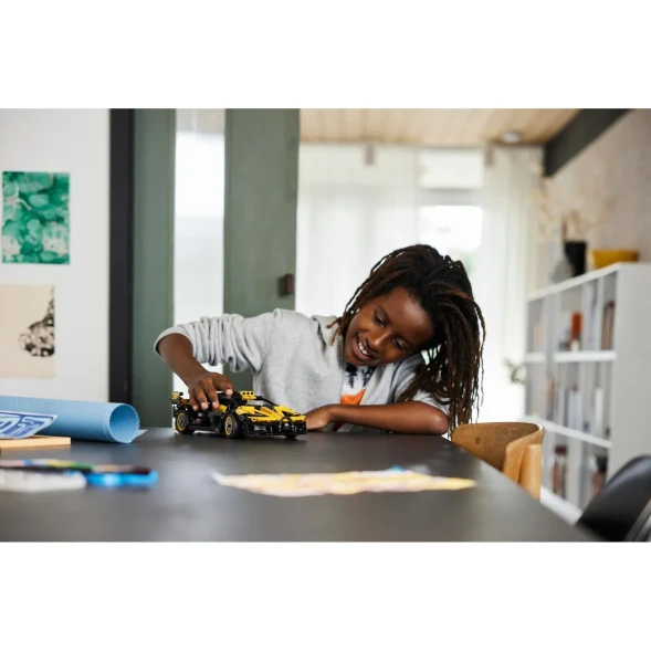 Конструктор LEGO Бугатти Болид Техник 42151