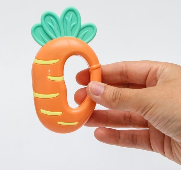 Прорезыватель с погремушкой «Овощной микс - Морковка»