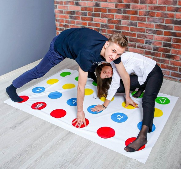 Подвижная игра «Твист-р» с фантами, 6+