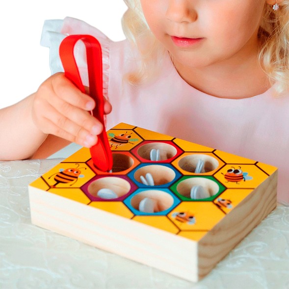 Сортер деревянный Пчелки и Улей с щипцами, учим цвета